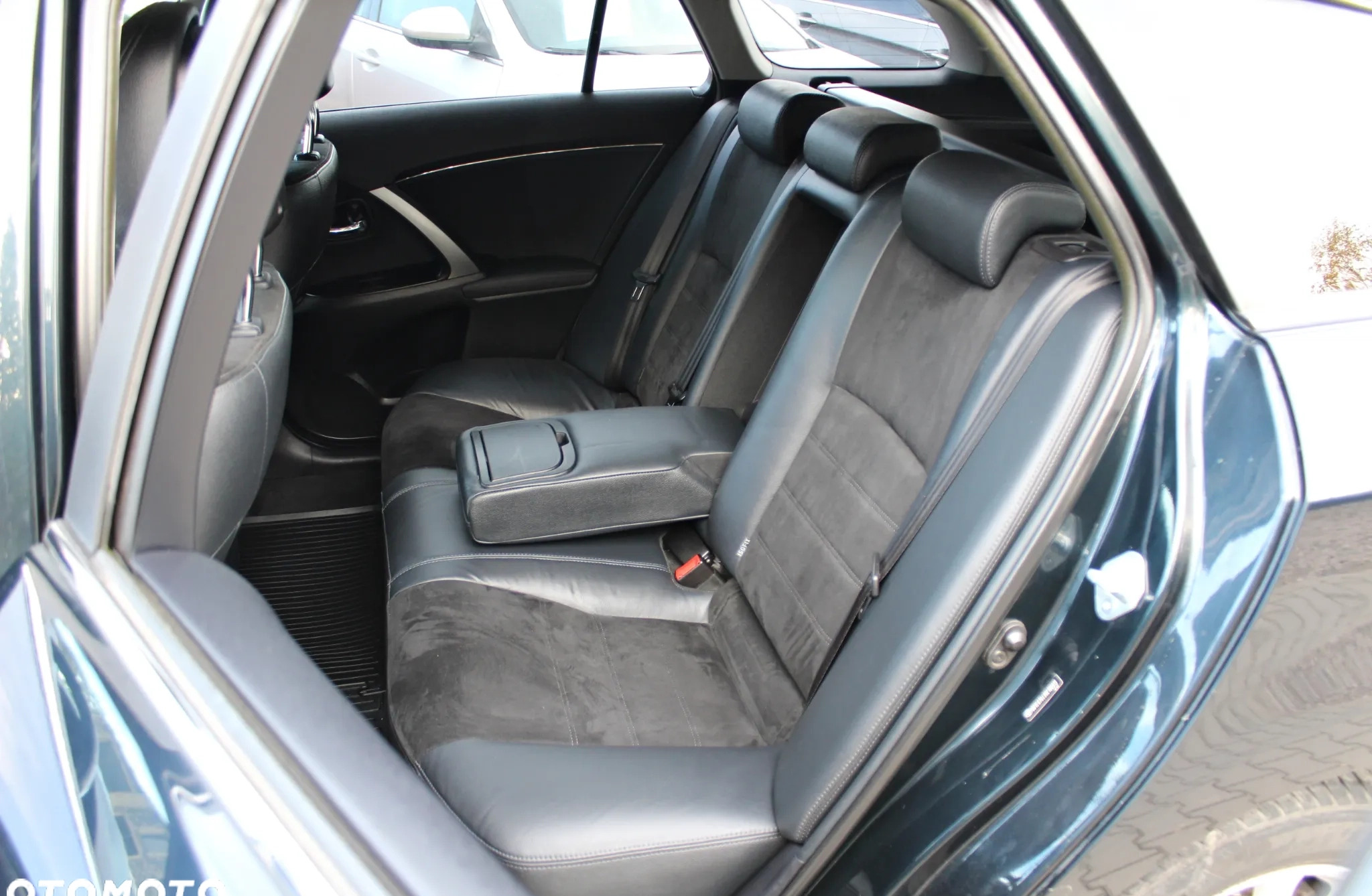 Toyota Avensis cena 49900 przebieg: 217500, rok produkcji 2015 z Skawina małe 407